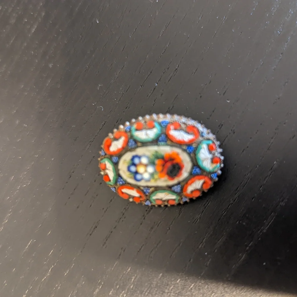 Brooch - Picture 1 of 4
